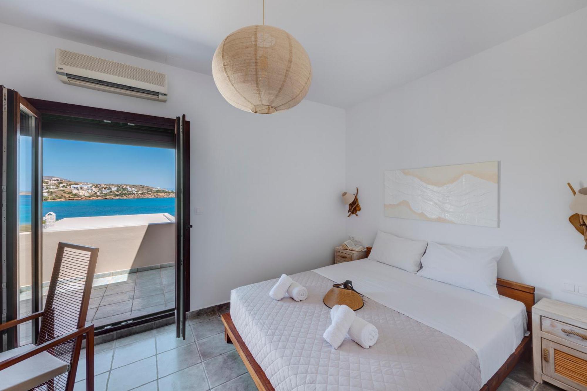 Lalari Beach Suites Vari  ภายนอก รูปภาพ