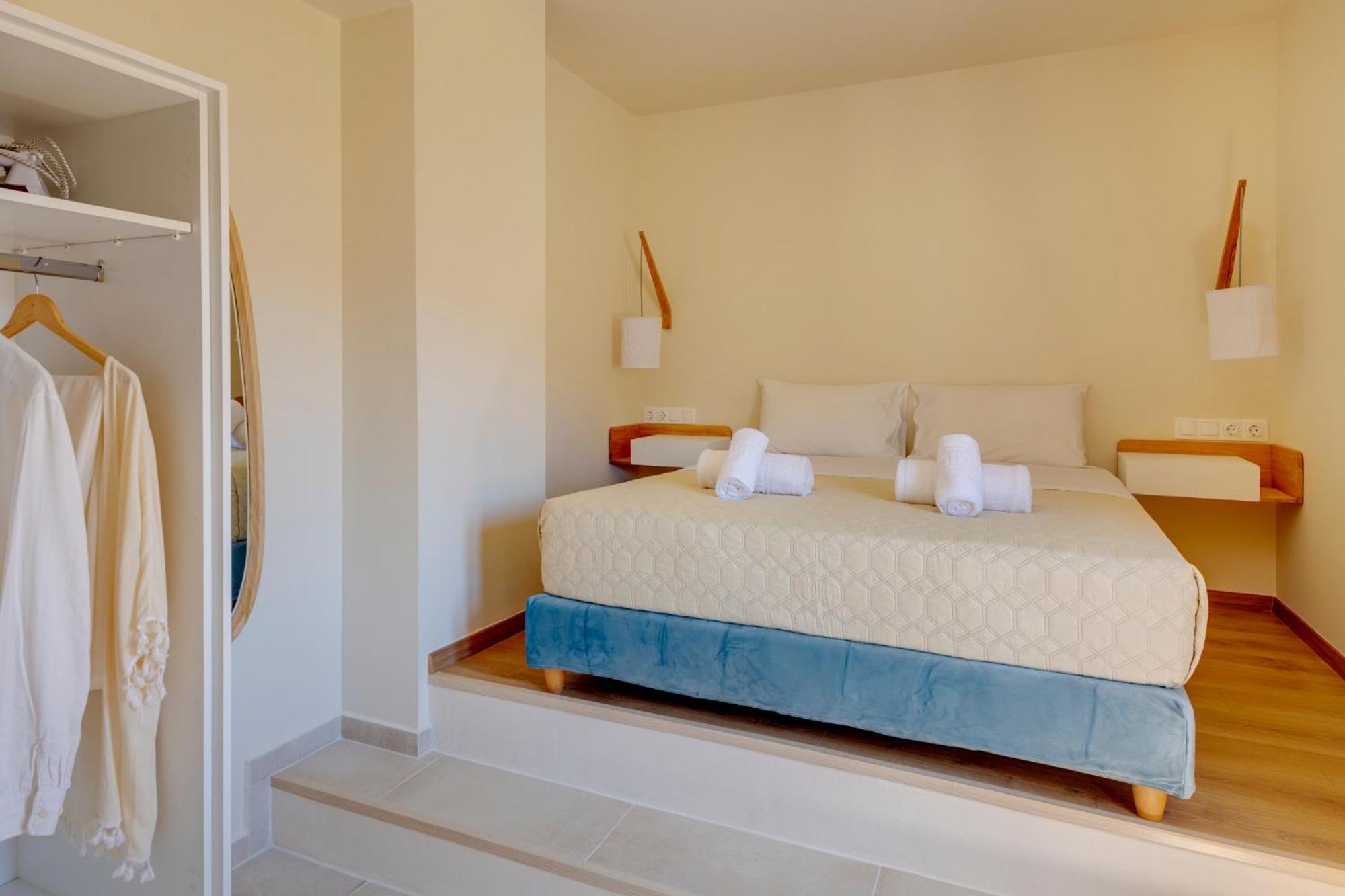 Lalari Beach Suites Vari  ภายนอก รูปภาพ
