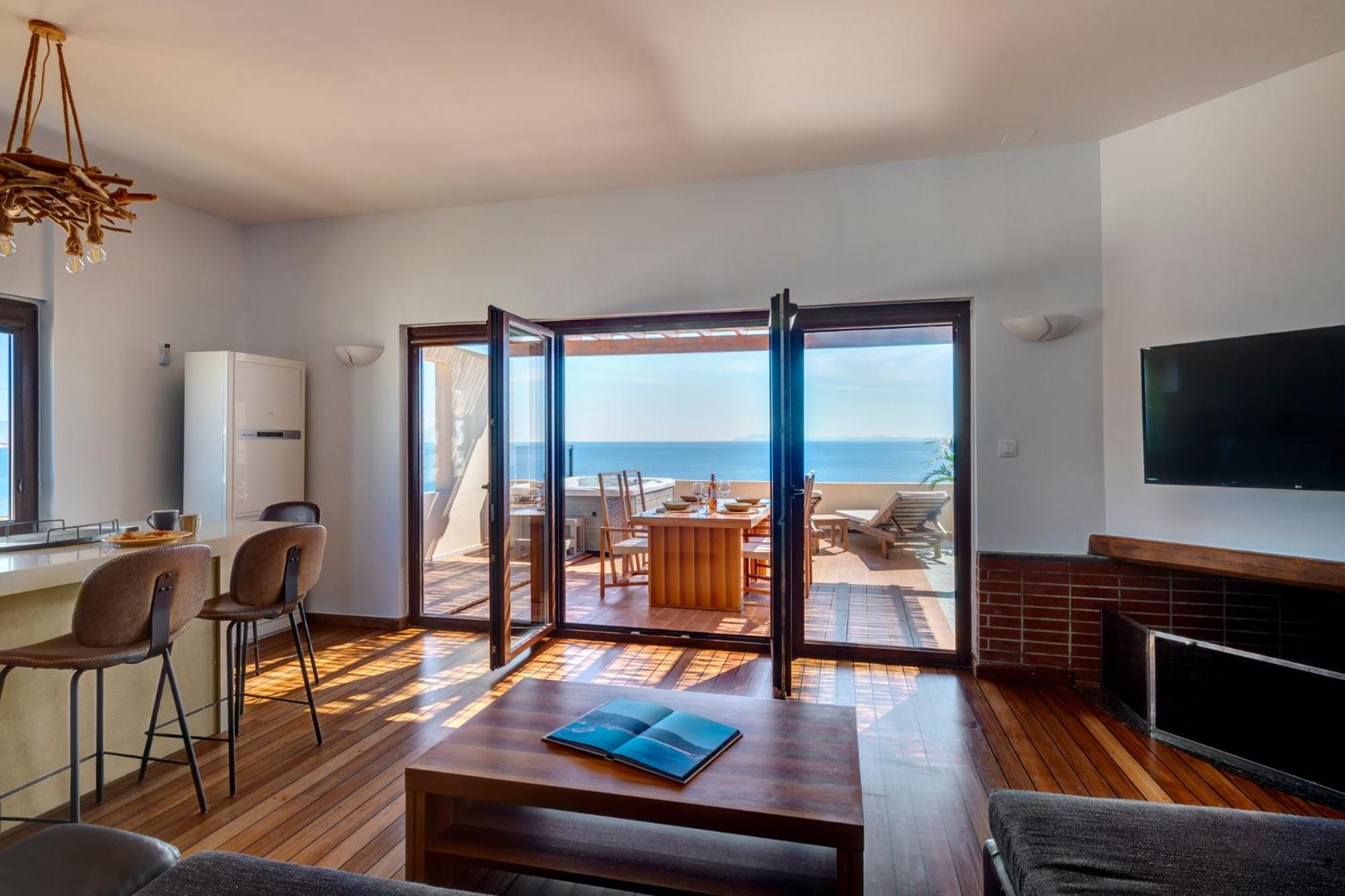 Lalari Beach Suites Vari  ภายนอก รูปภาพ