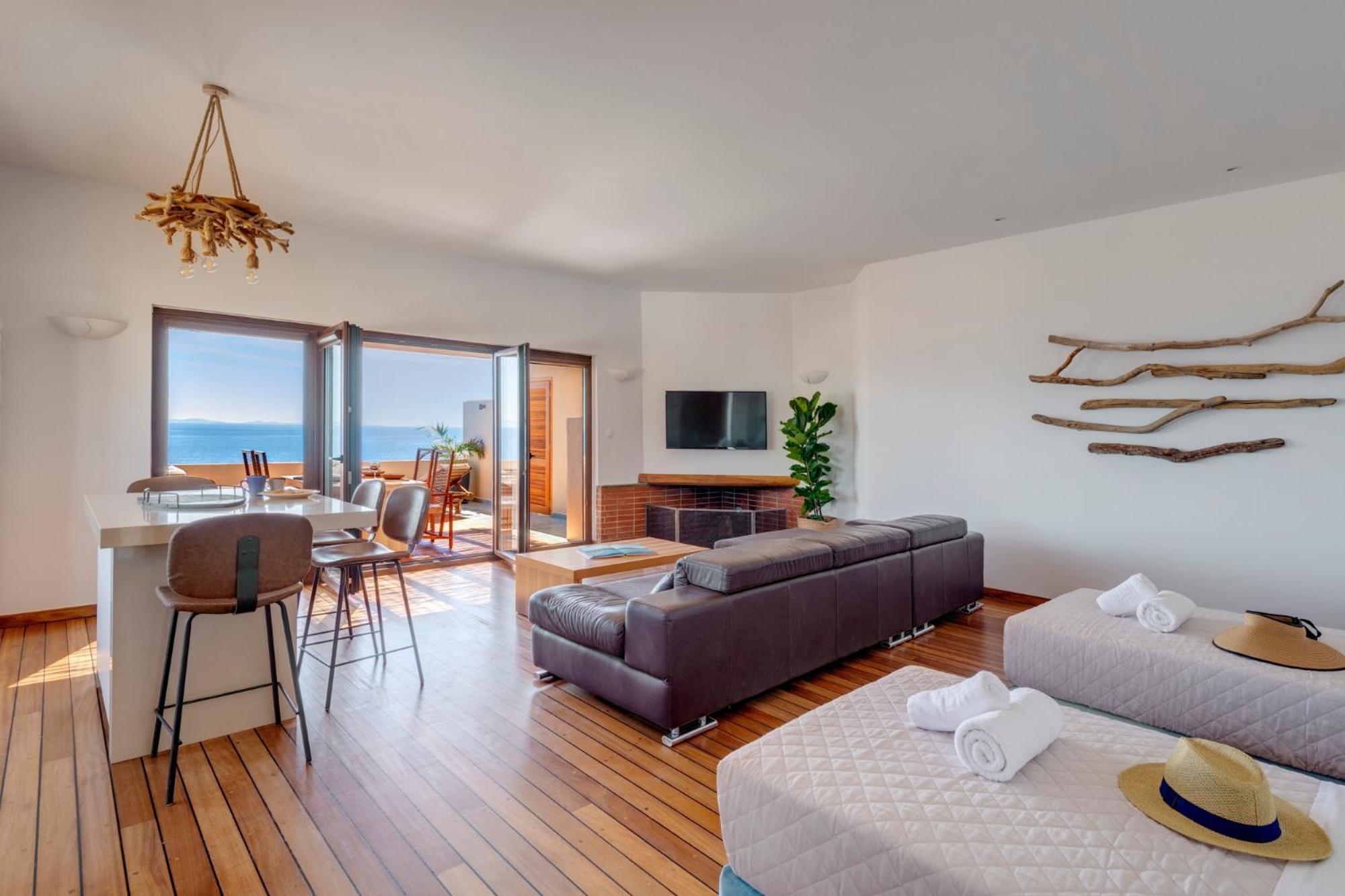 Lalari Beach Suites Vari  ภายนอก รูปภาพ