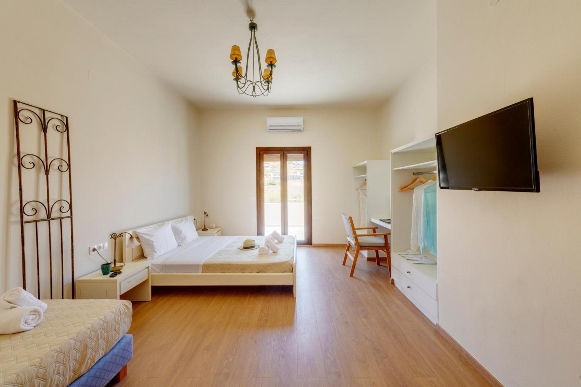 Lalari Beach Suites Vari  ภายนอก รูปภาพ