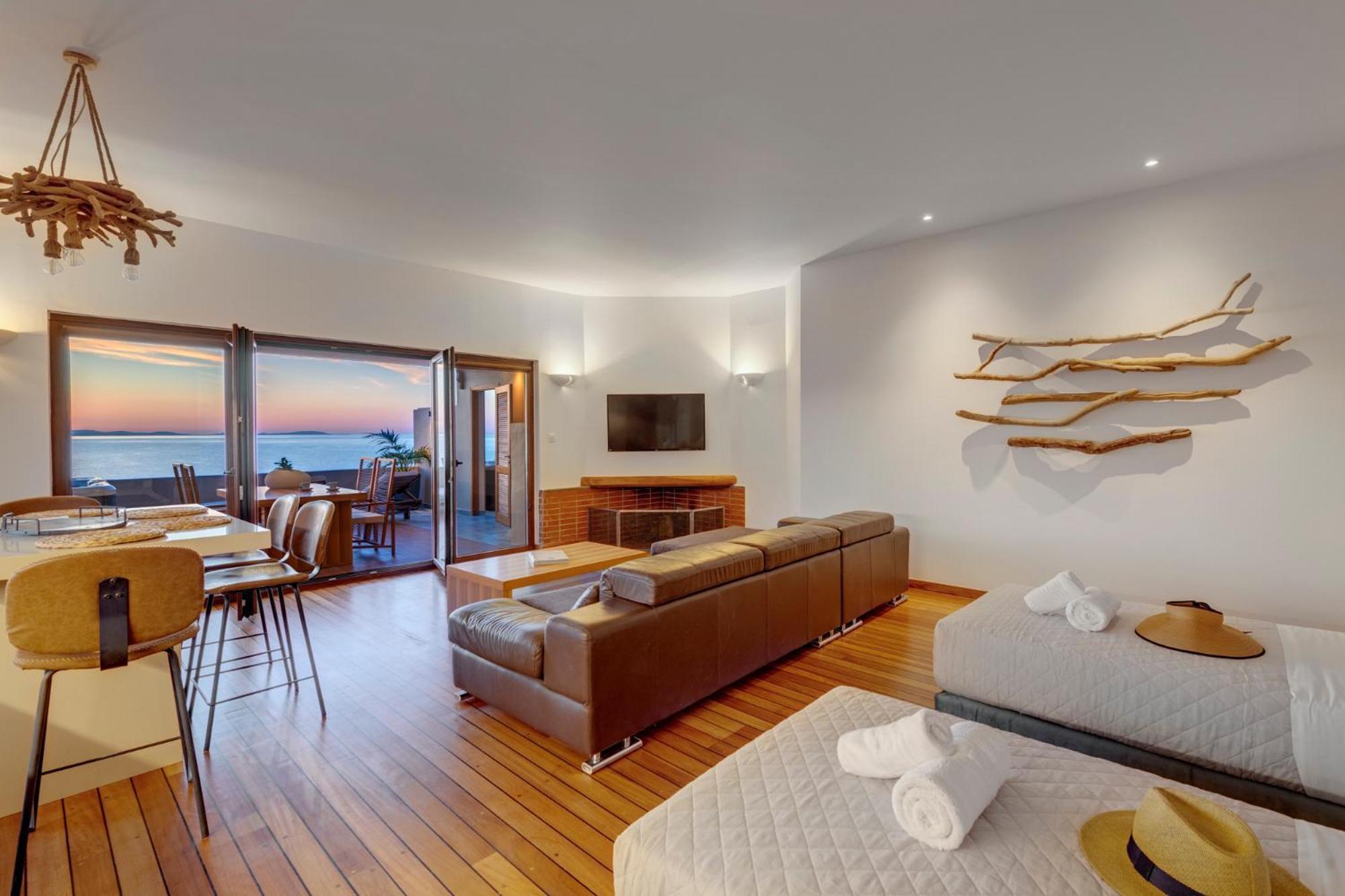 Lalari Beach Suites Vari  ภายนอก รูปภาพ