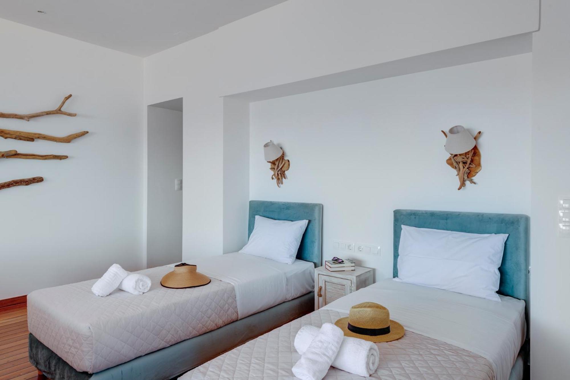 Lalari Beach Suites Vari  ภายนอก รูปภาพ
