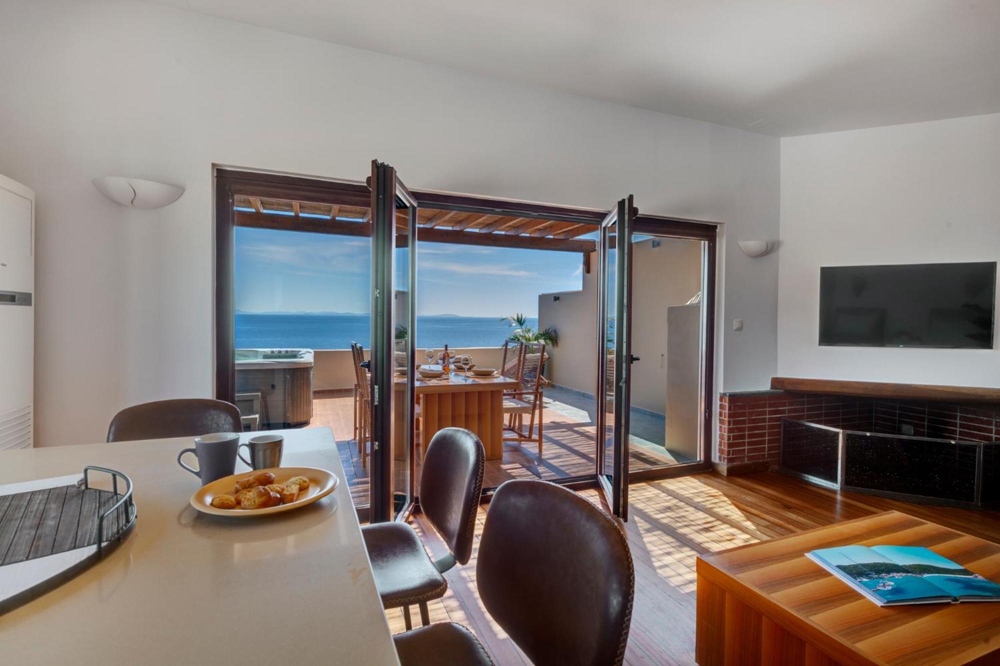 Lalari Beach Suites Vari  ภายนอก รูปภาพ