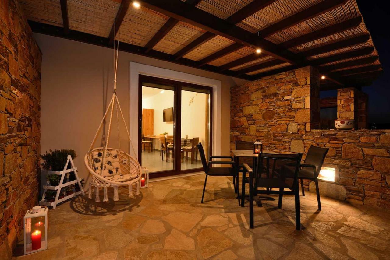 Lalari Beach Suites Vari  ภายนอก รูปภาพ