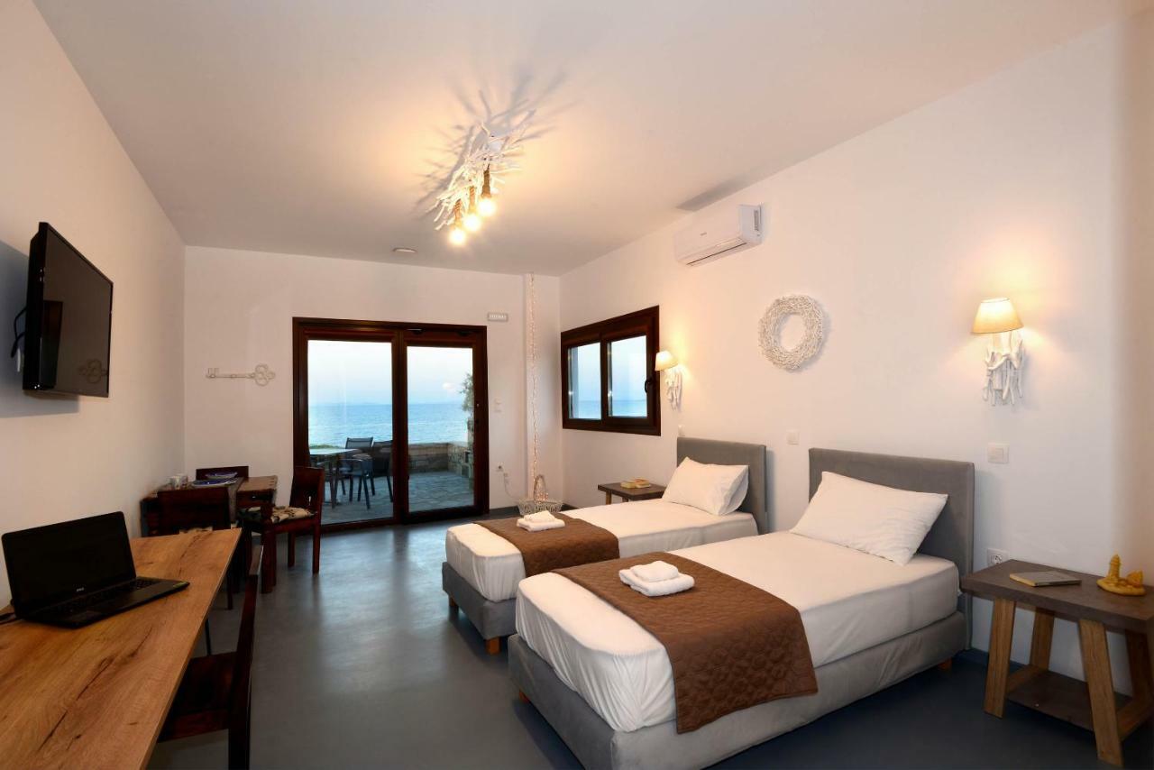 Lalari Beach Suites Vari  ภายนอก รูปภาพ