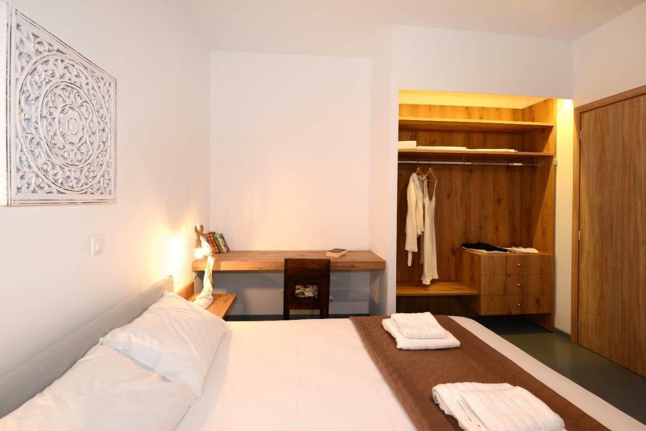 Lalari Beach Suites Vari  ภายนอก รูปภาพ