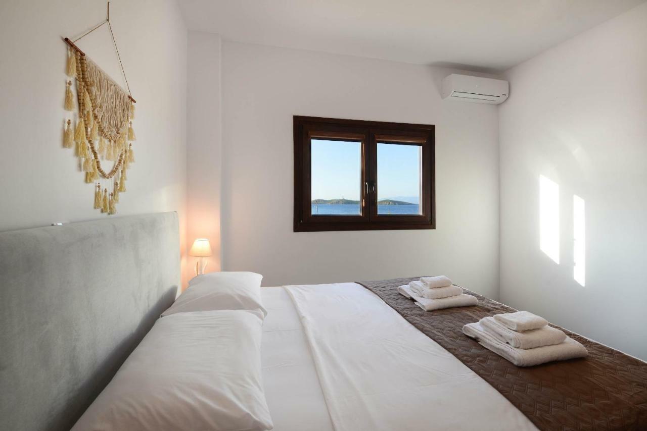 Lalari Beach Suites Vari  ภายนอก รูปภาพ
