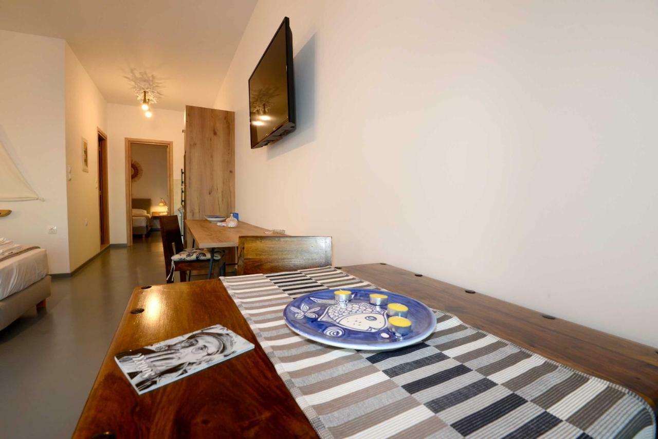 Lalari Beach Suites Vari  ภายนอก รูปภาพ