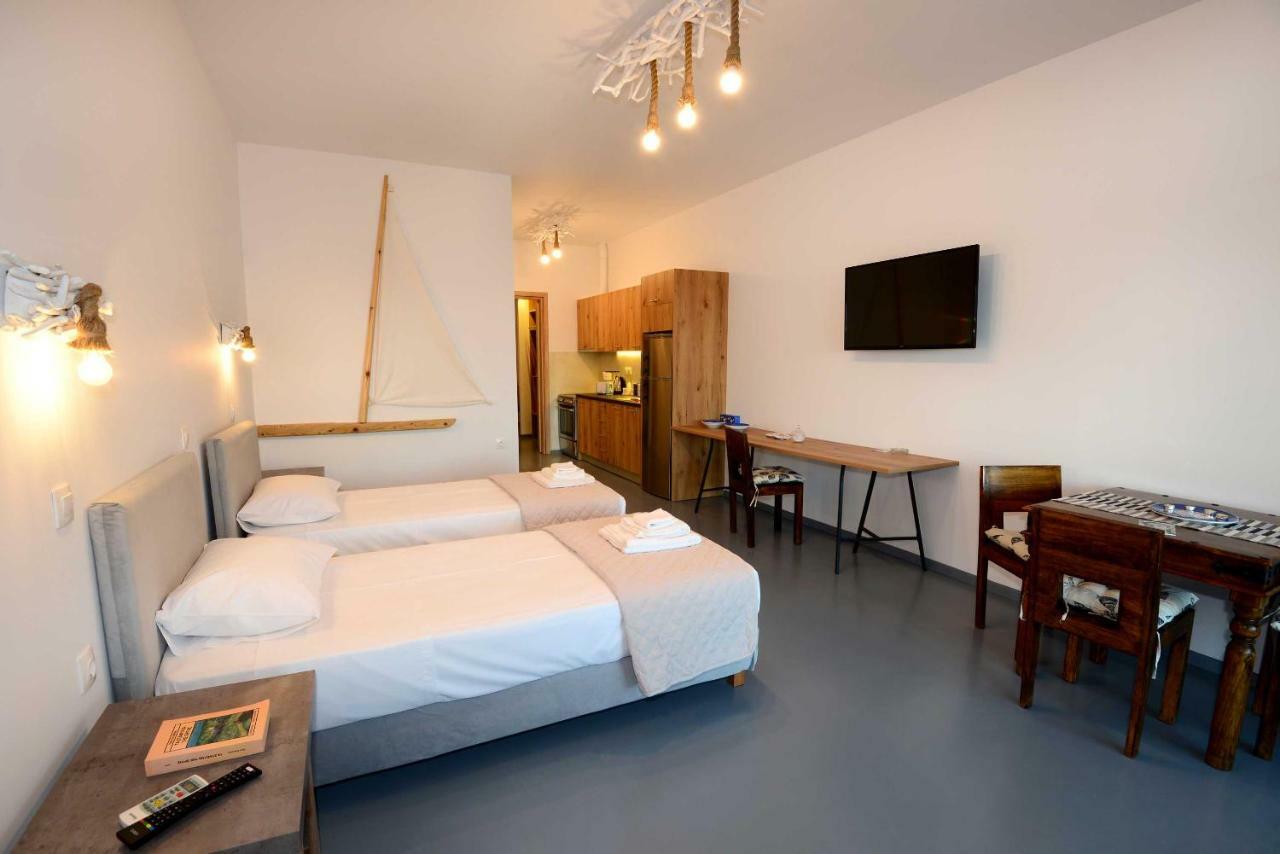 Lalari Beach Suites Vari  ภายนอก รูปภาพ