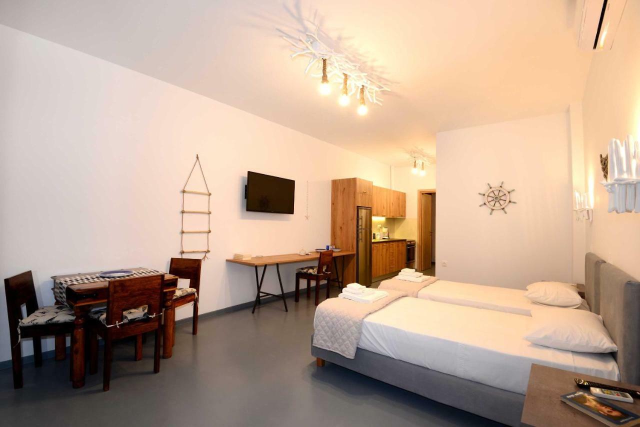 Lalari Beach Suites Vari  ภายนอก รูปภาพ