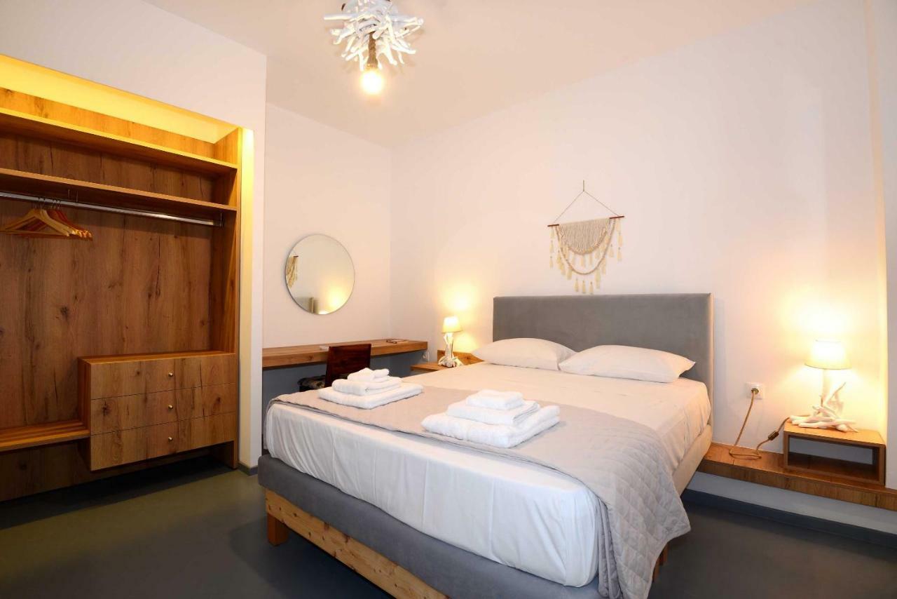 Lalari Beach Suites Vari  ภายนอก รูปภาพ
